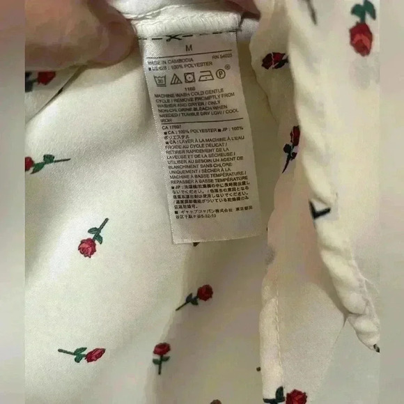Banana Republic Drapey Classic Shirt with Rose print Size Medium - Picture 4 of 4